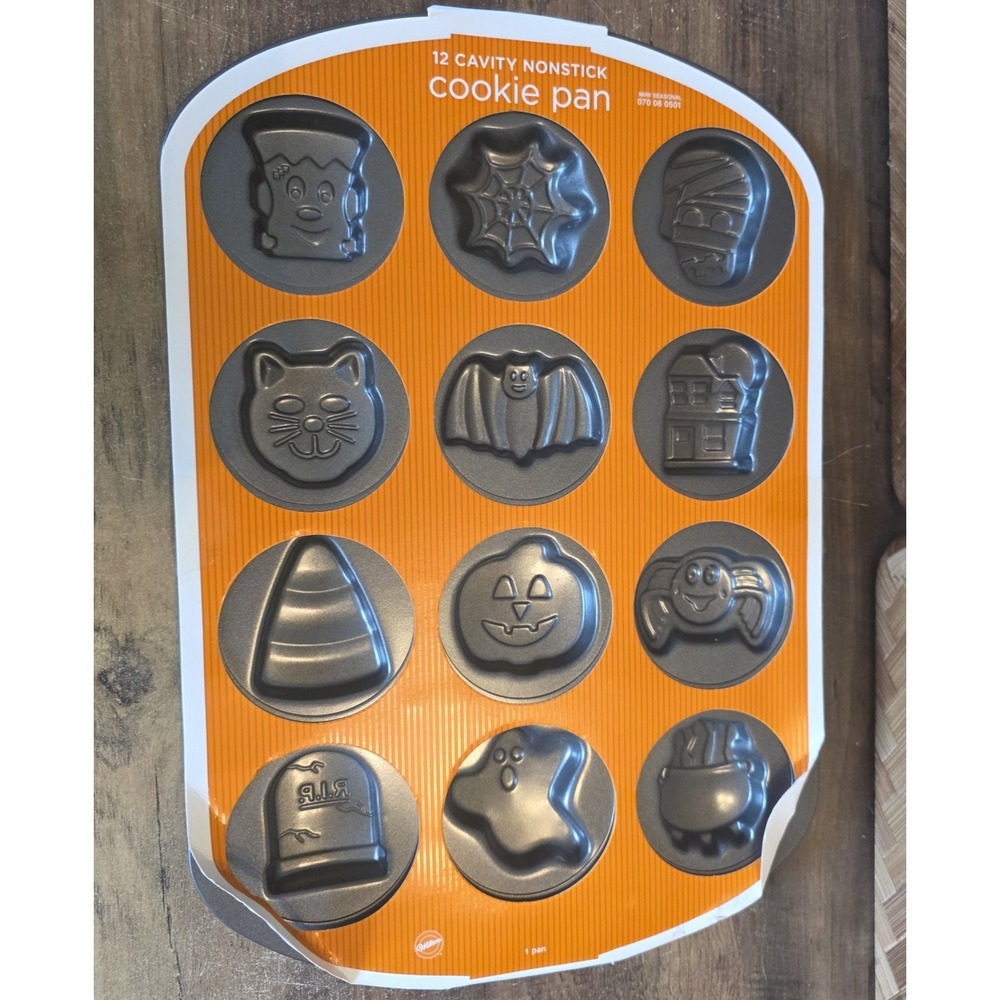 Wilton Halloween Cookie Pan 12 Cavity Nonstick Kitchen Baking Holiday Pumpkin